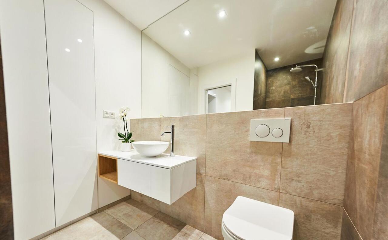 Beautiful Apartment Near The City Center コシツェ エクステリア 写真