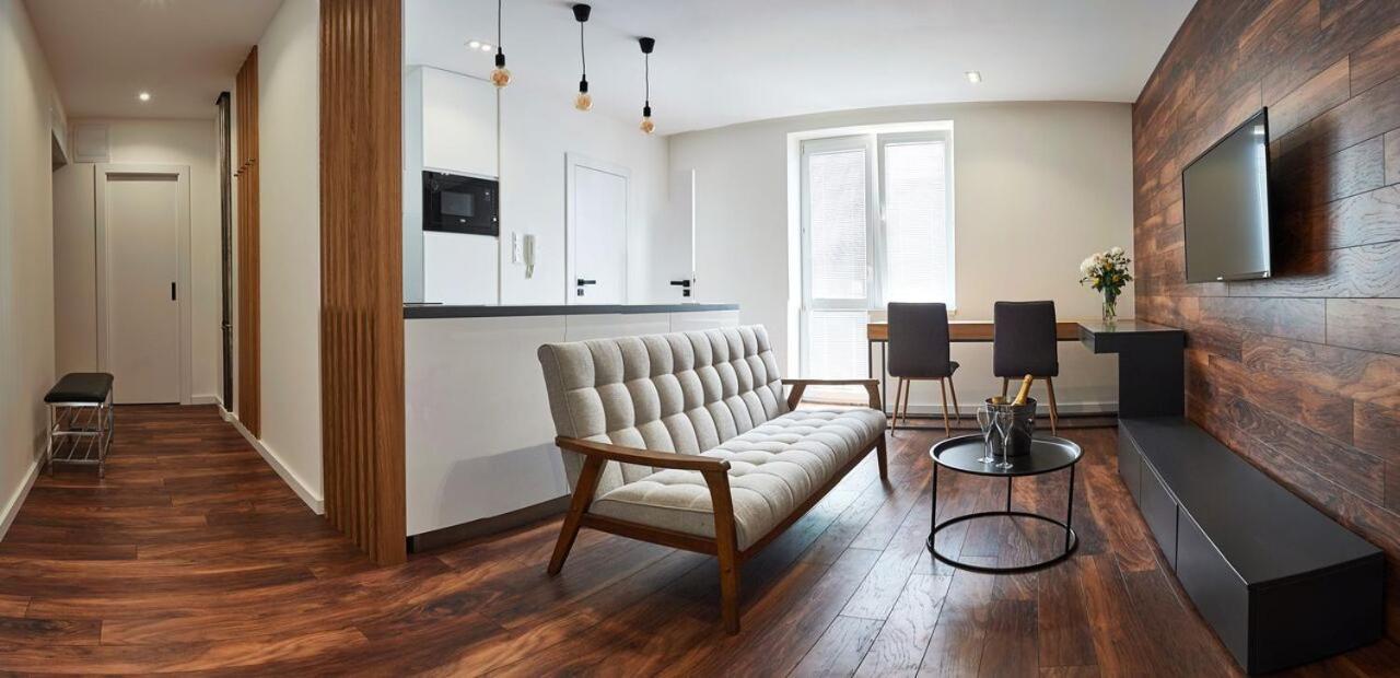 Beautiful Apartment Near The City Center コシツェ エクステリア 写真